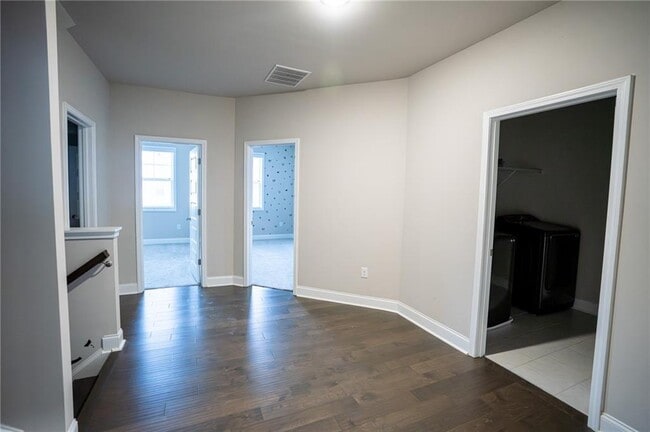 Building Photo - 2215 Manor Pointe Dr