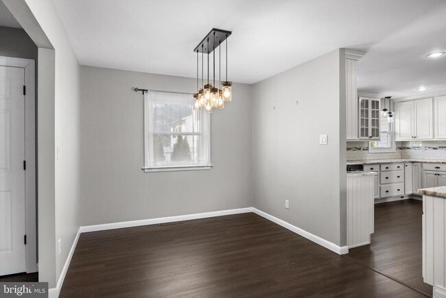 Building Photo - 2211 New Albany Rd