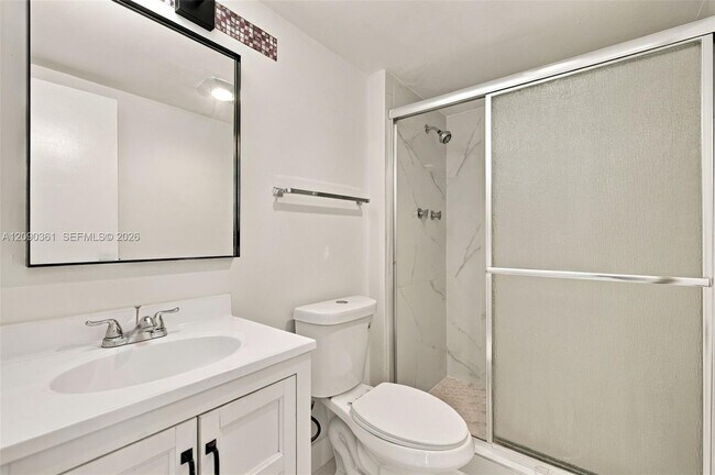 Building Photo - 3475 N Country Club Dr