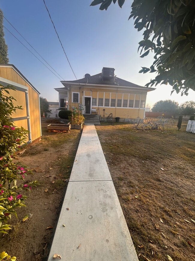 Building Photo - Cute home for rent in Lemoore!