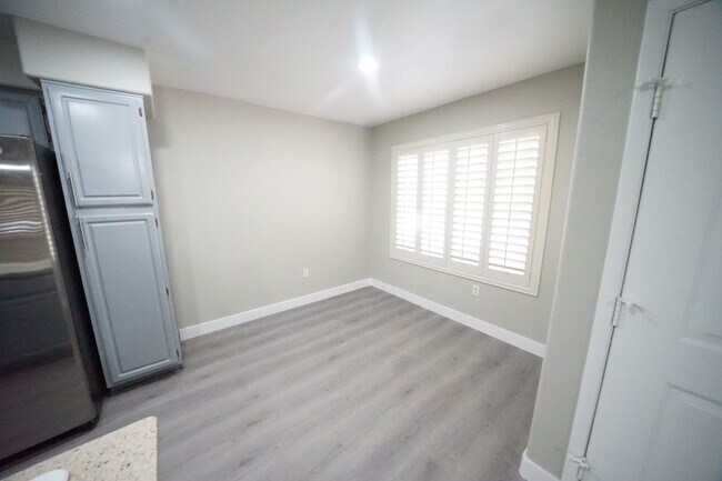 Building Photo - 5710 E Tropicana Ave