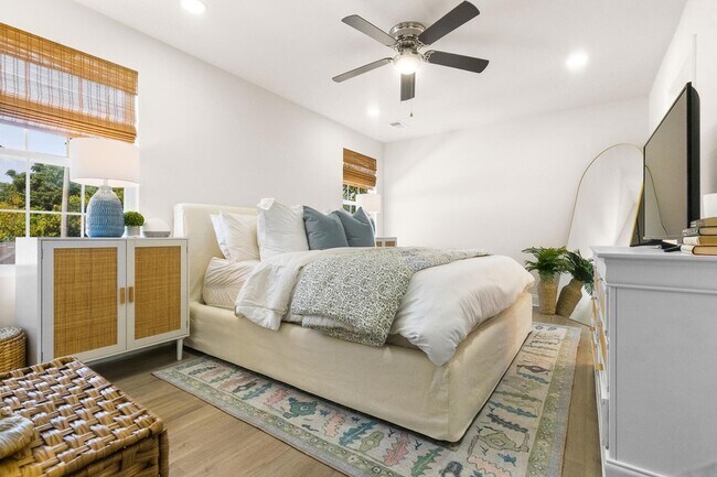 Building Photo - 2042 Delaware Ave