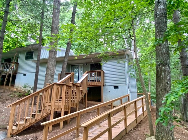 Building Photo - Cozy Wooded Space Close to Town