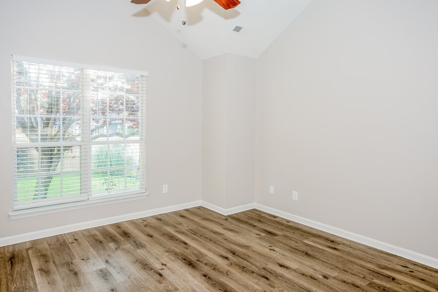 Building Photo - 3381 Chadbury Dr NW