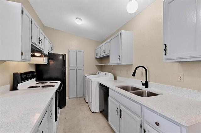 Building Photo - 1425 Brazos Dr