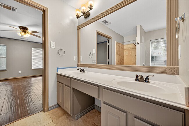 Building Photo - 14762 Country Rose Ln
