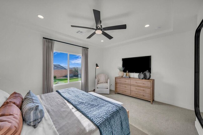 Building Photo - Stunning 6 Bedroom Home in St. George!