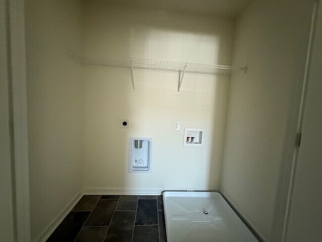 Building Photo - 3482 Tyee Xing Wy