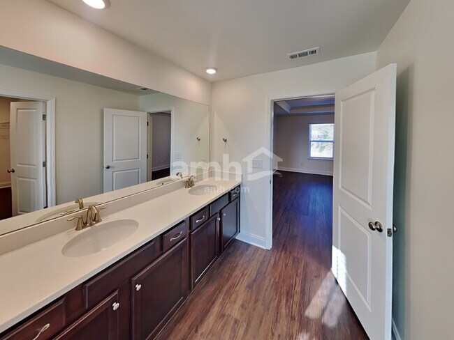 Building Photo - 122 Marin Dr