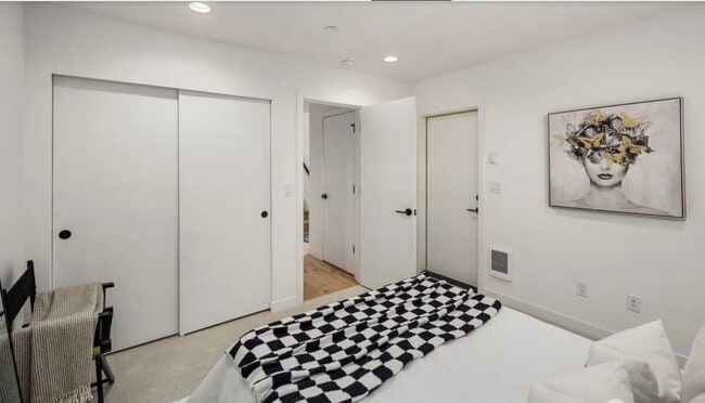 Building Photo - 528 N 72nd St