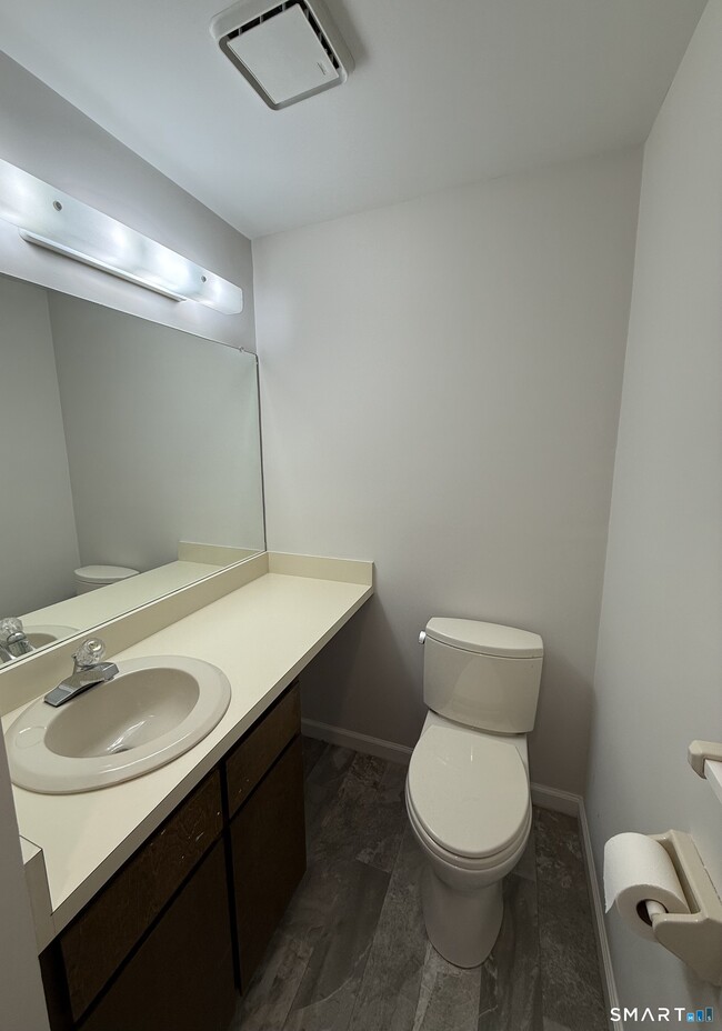 Building Photo - 7 Barrington Dr