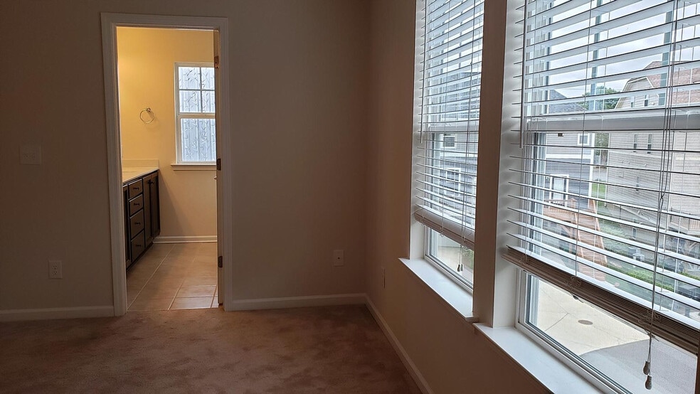 Building Photo - Room in Townhome on Sharonbrook Dr