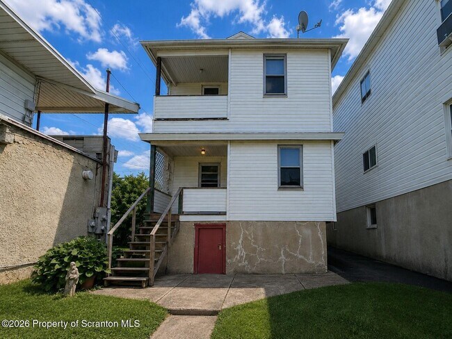 Building Photo - 132 Smith St