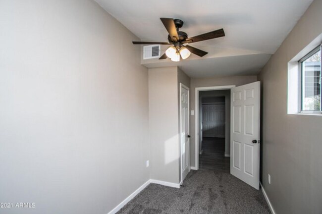 Building Photo - Beautiful remodel home near ASU