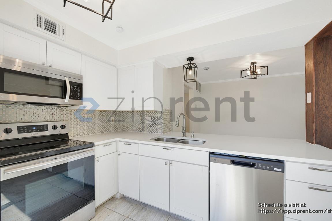 Building Photo - 14800 Enterprise Dr