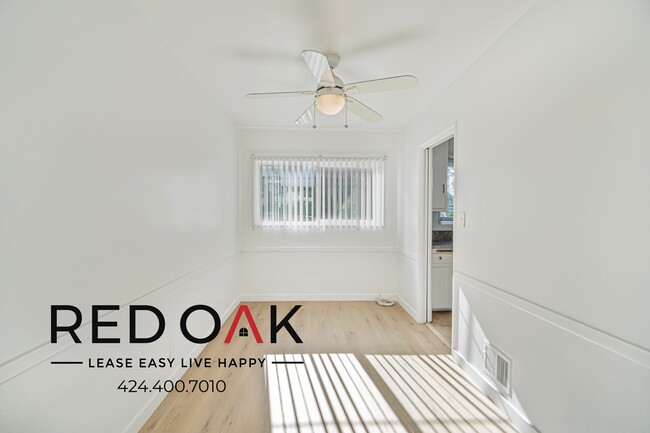 Building Photo - Charming One Bedroom with Large Sunny Wind...