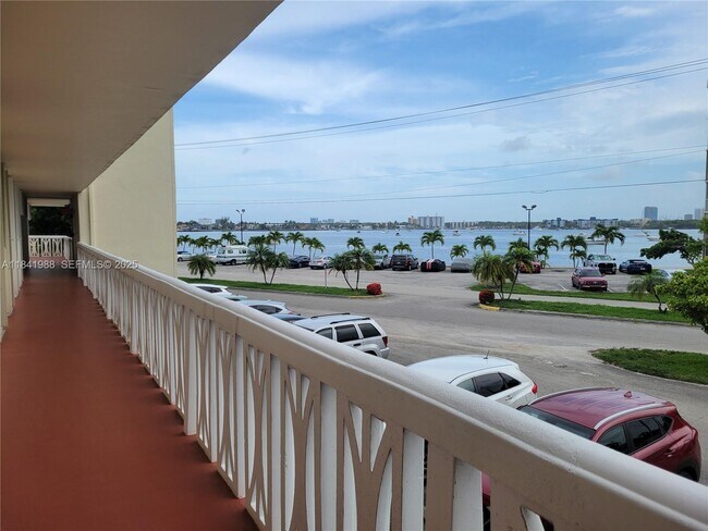 Building Photo - 2903 Point E Dr