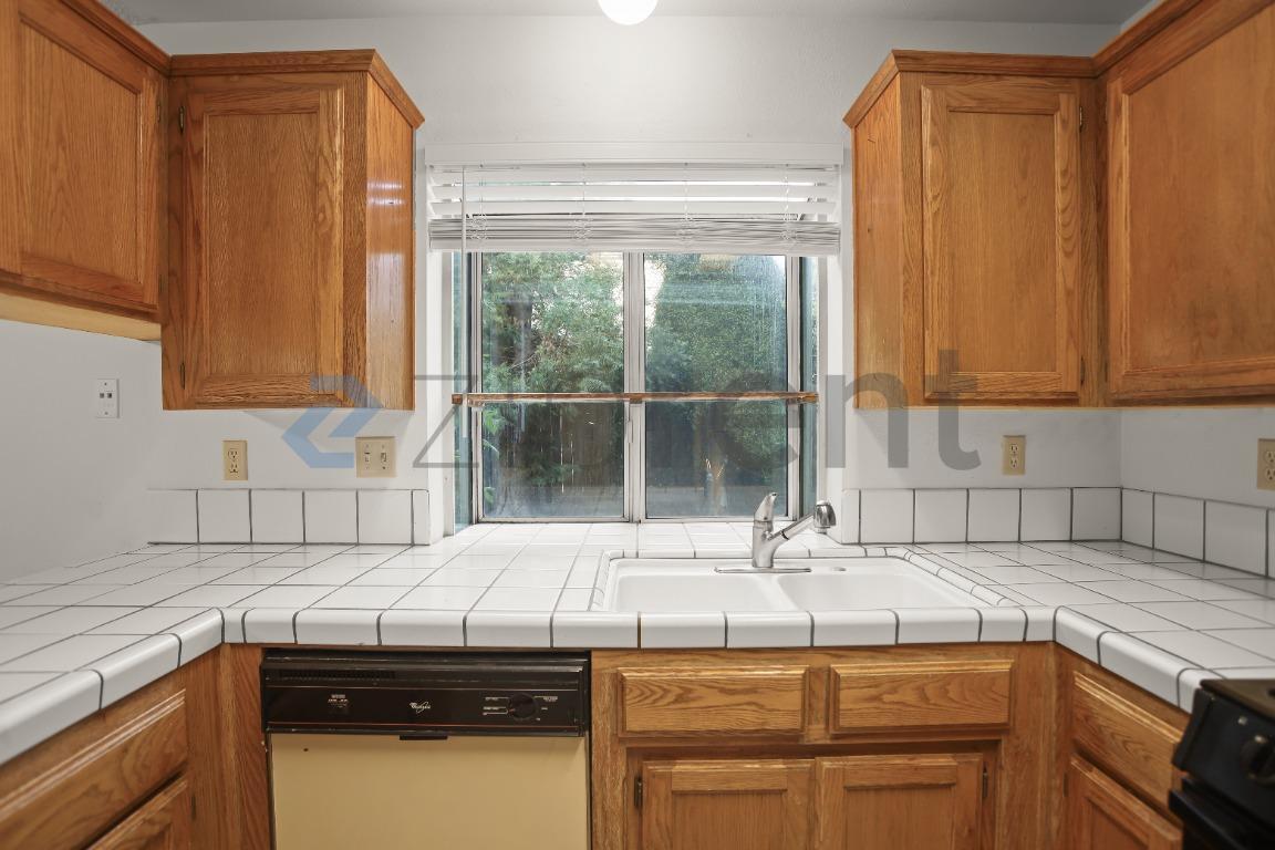 Building Photo - 8665 N Cedar Ave