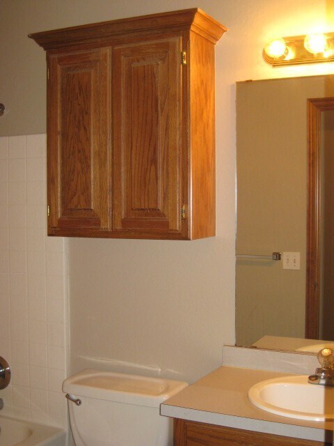 Building Photo - Three Bedroom in Norman with new hardwood ...