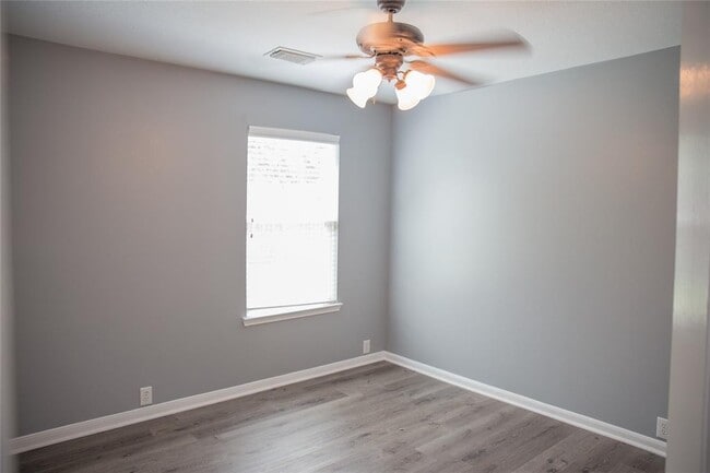Building Photo - 2843 Sandberry Dr