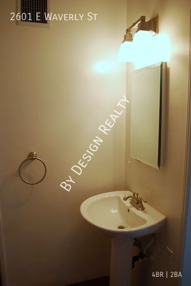 Building Photo - Blenman-Elm 4 Bed 2 Bath - Reserve NOW for March 2026 or Later