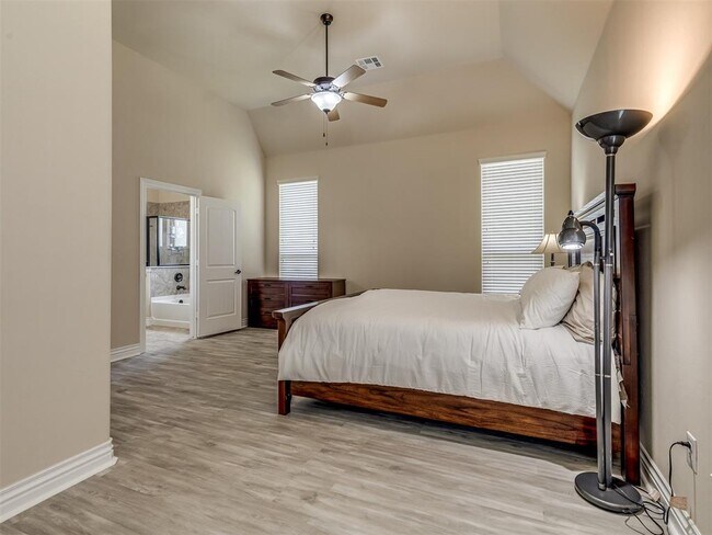 Building Photo - 2500 Cordgrass Ln
