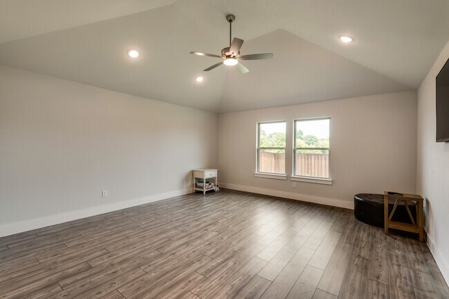 Building Photo - 243 Frio Dr