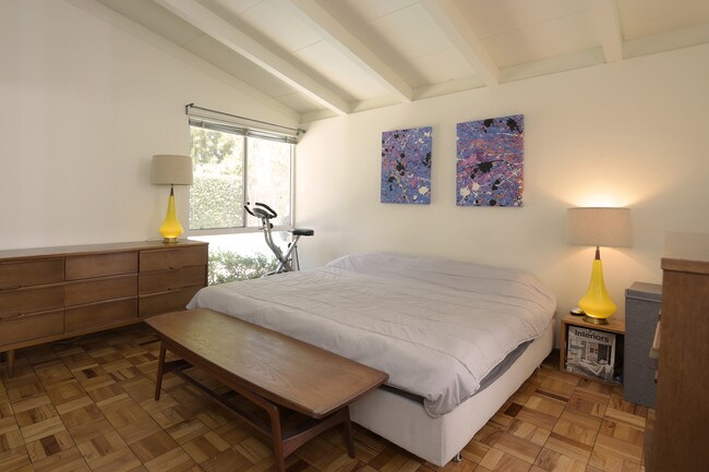 Building Photo - 19737 Hamlin St