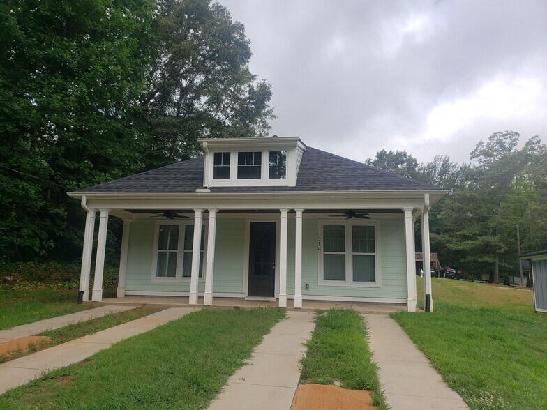 Primary Photo - 214 Forest Dr