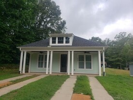 Building Photo - 214 Forest Dr
