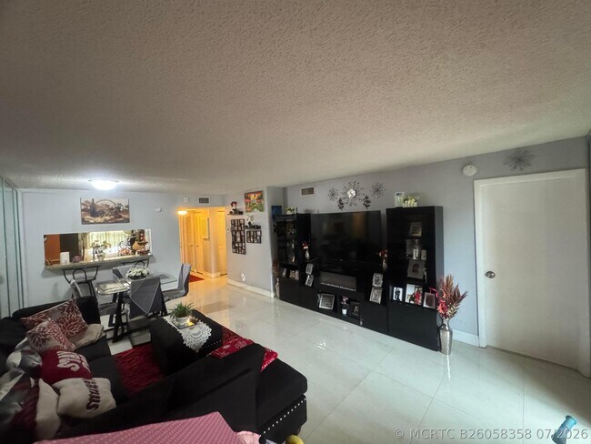 Building Photo - 6575 W Oakland Park Blvd