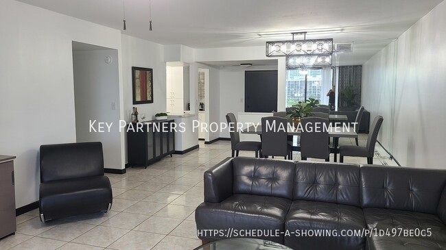 Building Photo - 2500 Parkview Dr
