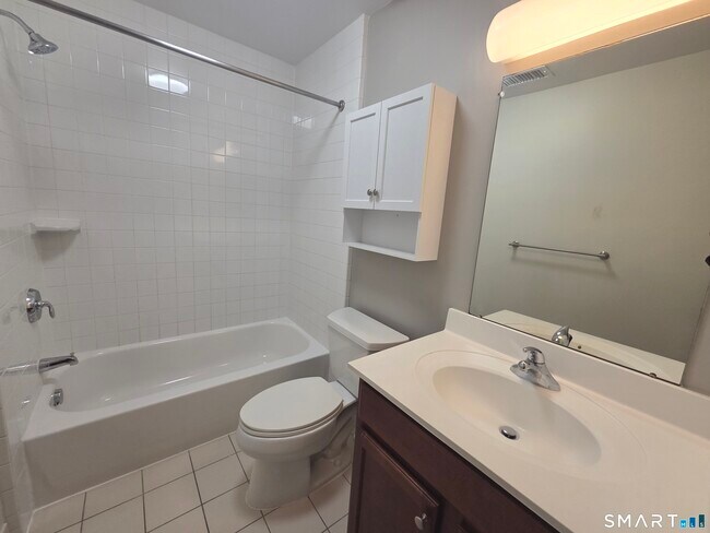 Building Photo - 31 Fairgate Dr