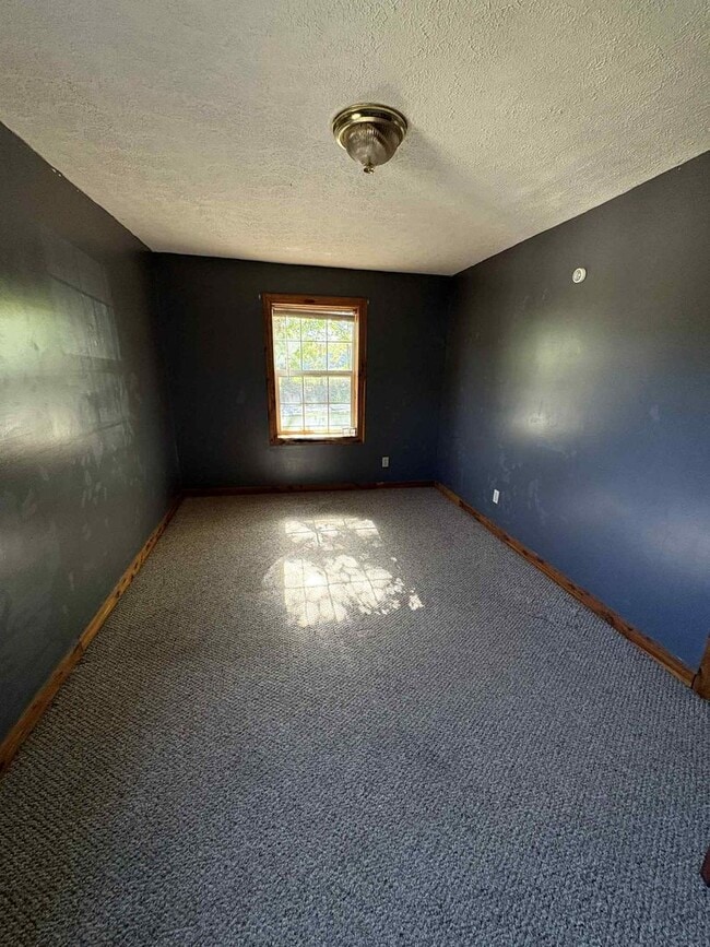 Building Photo - Peaceful Country Living