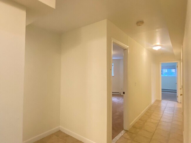 Building Photo - Nice 3 bed in Packards corner