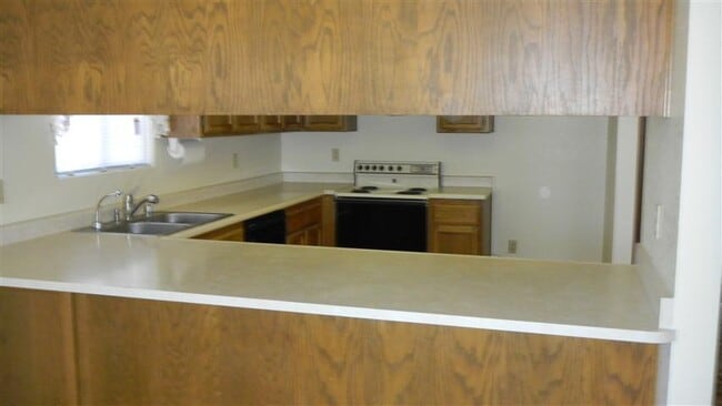 Building Photo - Spacious Home on the West Side of Redding ...