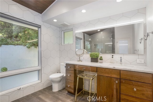 Building Photo - 546 Temple Hills Dr