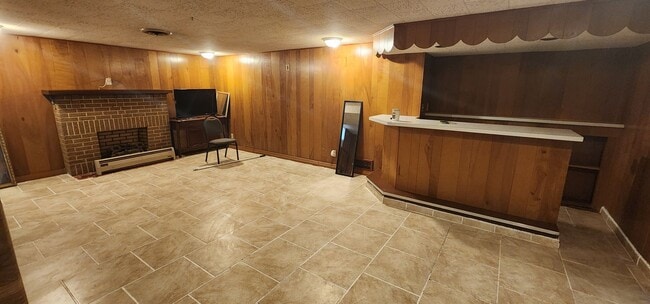 Building Photo - 3/4 bedroom house