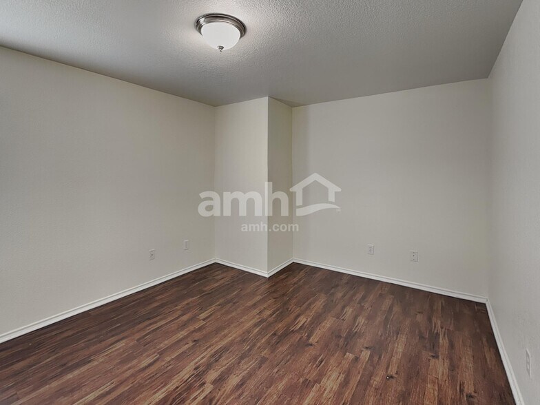 Building Photo - 14117 Cochise Dr