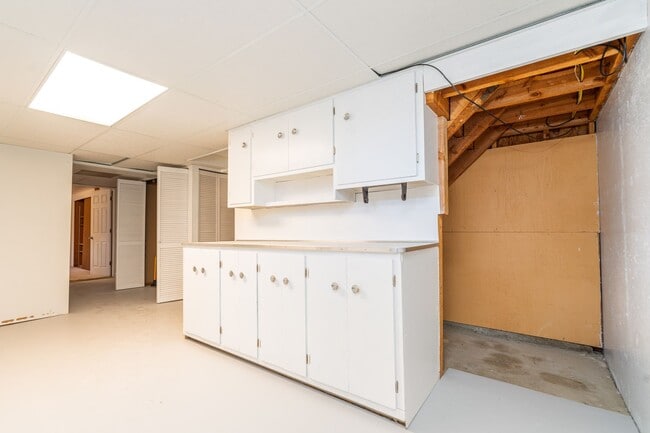 Building Photo - Single family home near CMR High School and Valley View Elementary School in Great Falls.