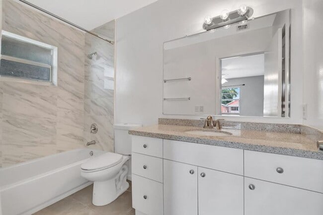 Building Photo - 1016 W Lakewood Rd