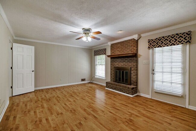 Building Photo - 1110 Maple Cir