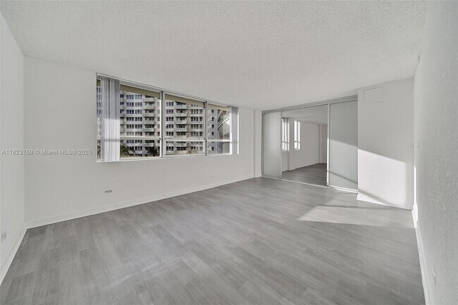 Building Photo - 1500 Bay Rd