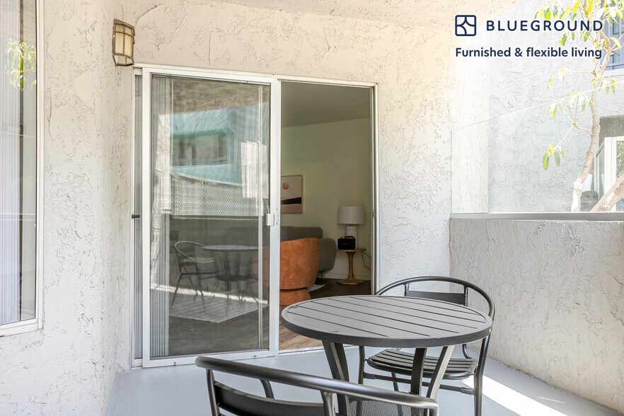 Building Photo - 350 E Del Mar Blvd