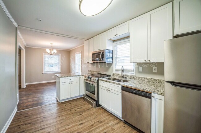 Building Photo - 927 Byron Dr SW