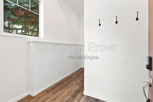 Building Photo - 1285 Alpine Way