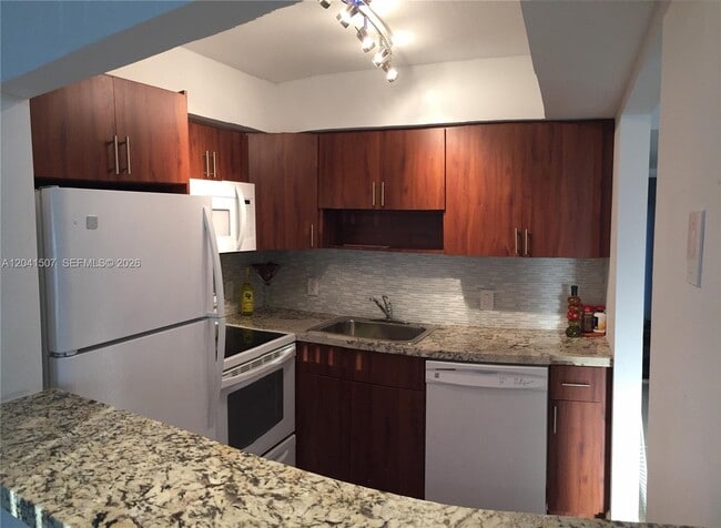 Building Photo - 165 Ellesmere C