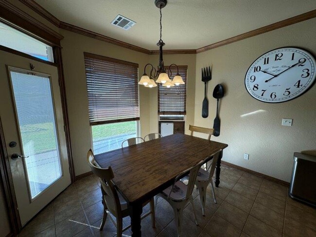 Building Photo - Executive Living in Moore Schools! 3 bedro...