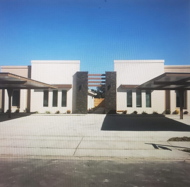 Building Photo - 1610 Coyote Hills