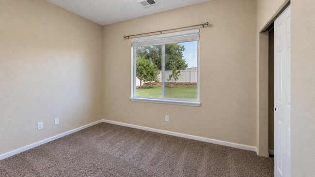 Building Photo - 2990 Lurvey Ln